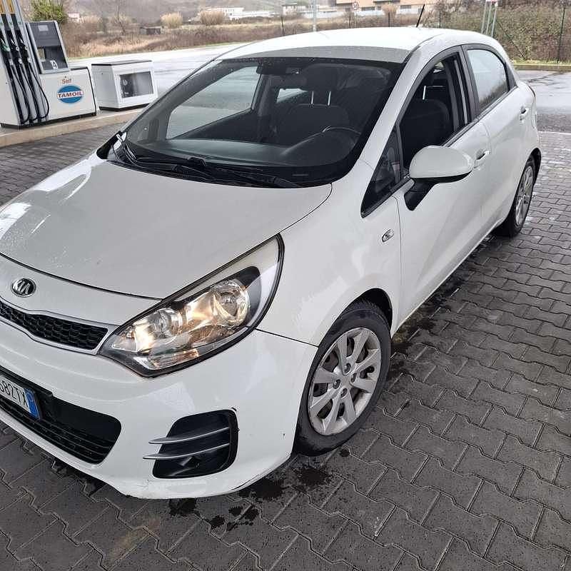 Usata Kia Rio 83 CV (61 kW) 2016 Bianco Berlina