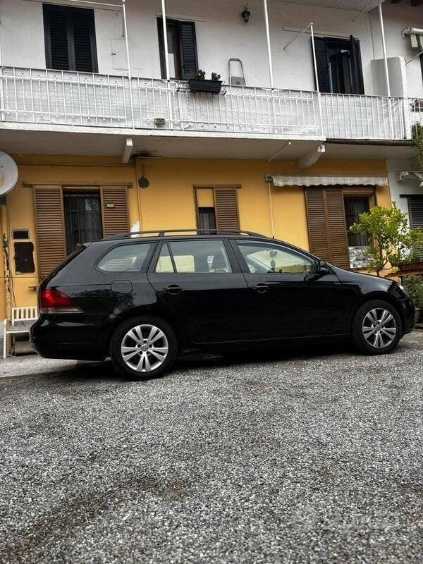 Usata VW Golf VII 110 CV (80 kW) 2015 Nero Station wagon