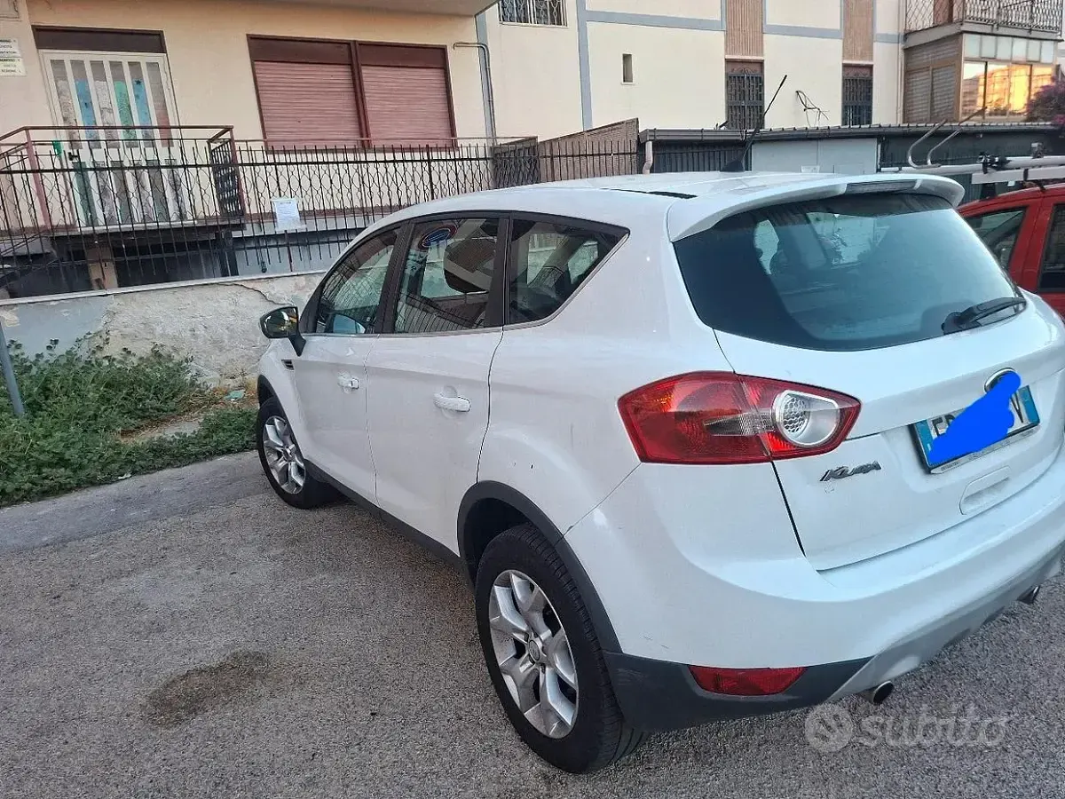 Usata Ford Kuga 120 CV (88 kW) 2012 Bianco SUV