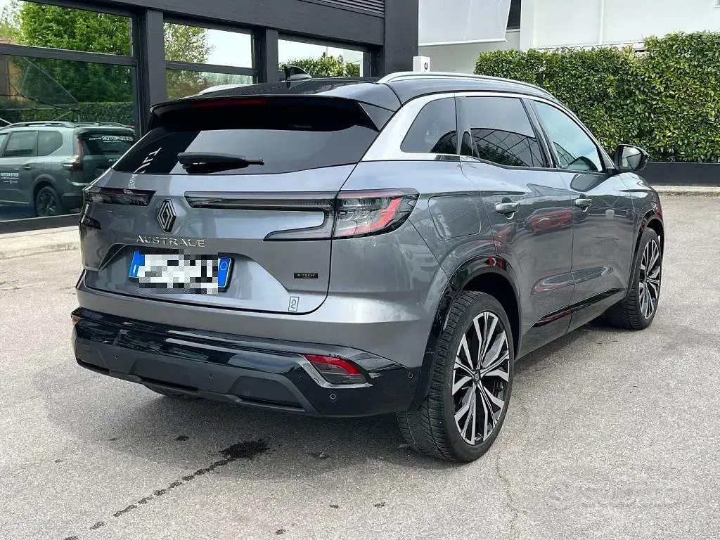 Usata Renault Austral Iconic 131 CV (96 kW) 2023 Grigio SUV