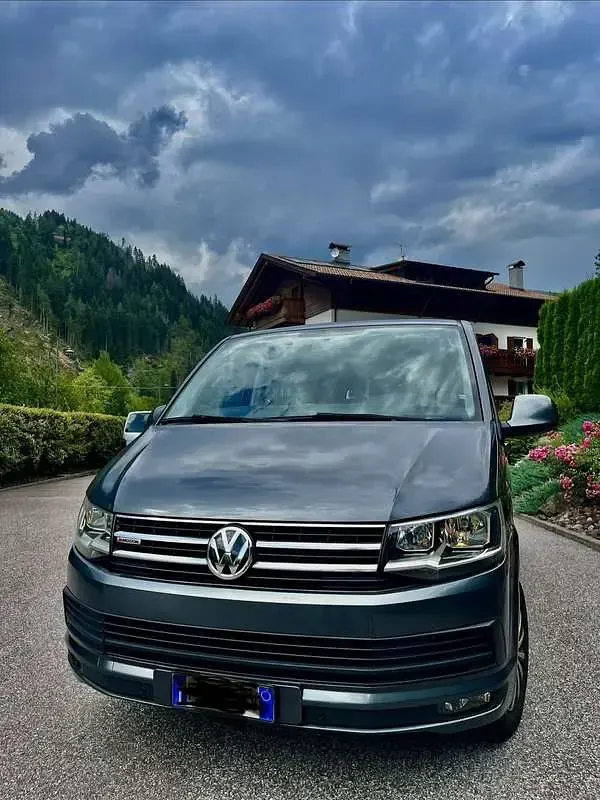 Usata VW Caravelle 150 CV (110 kW) 2016 Grigio Furgone