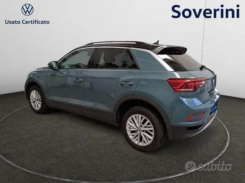 Usata VW T-Roc Life 110 CV (80 kW) 2022 Blu SUV