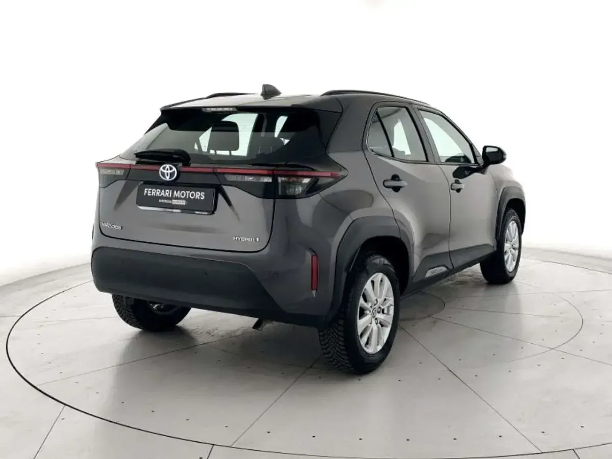 Usata Toyota Yaris Cross Active 92 CV (67 kW) 2023 Grigio SUV