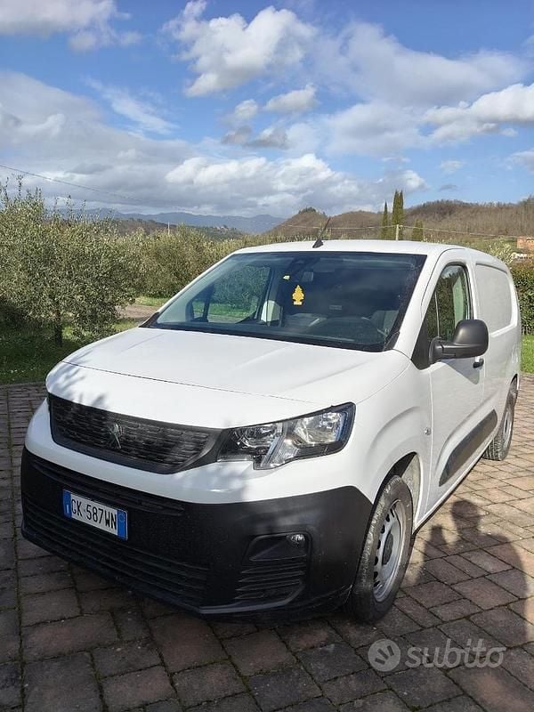 Usata Peugeot Partner 102 CV (75 kW) 2022 Bianco Monovolume