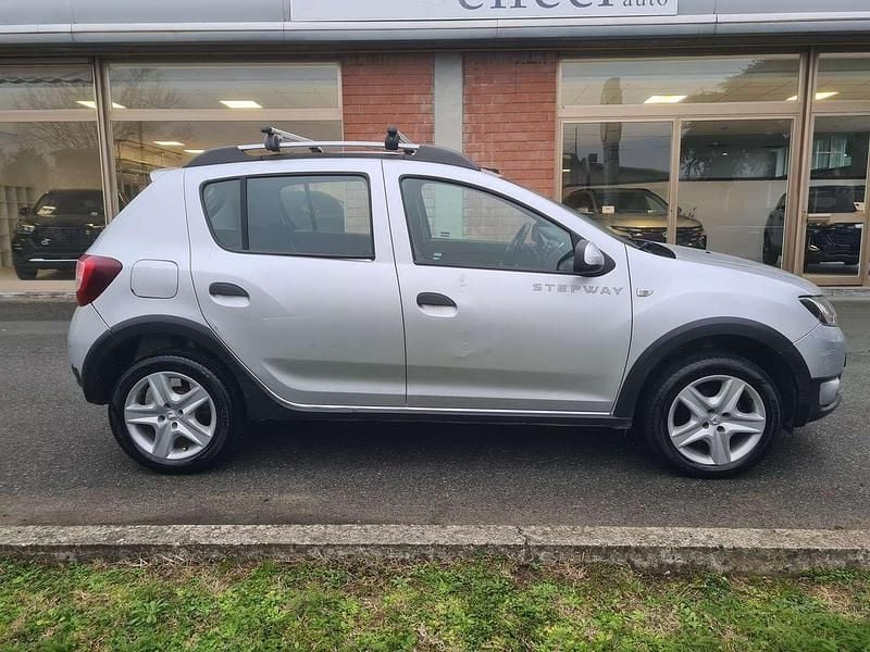 Usata Dacia Sandero Stepway 90 CV (66 kW) 2013 Argento Berlina