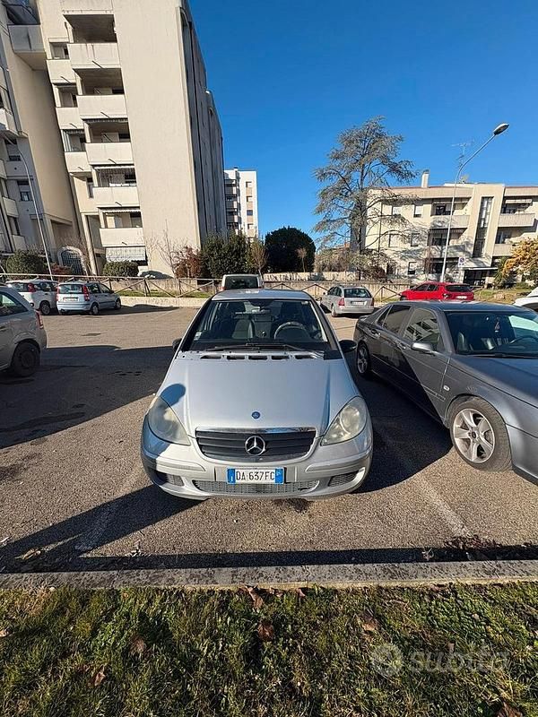 Begagnad Mercedes 180 109 HK (80 kW) 2007 Grå Sedan