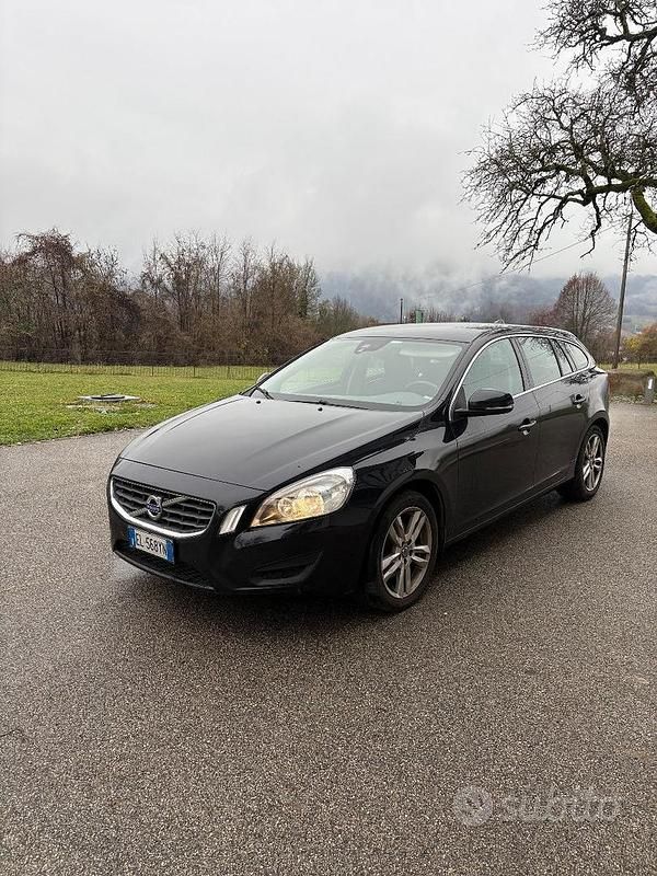 Usata Volvo V60 Kinetic 163 CV (119 kW) 2012 Nero Station wagon