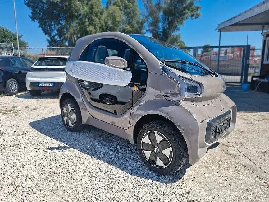 Usata XEV Yoyo 7 kW (10 CV) 2022 Beige Utilitaria