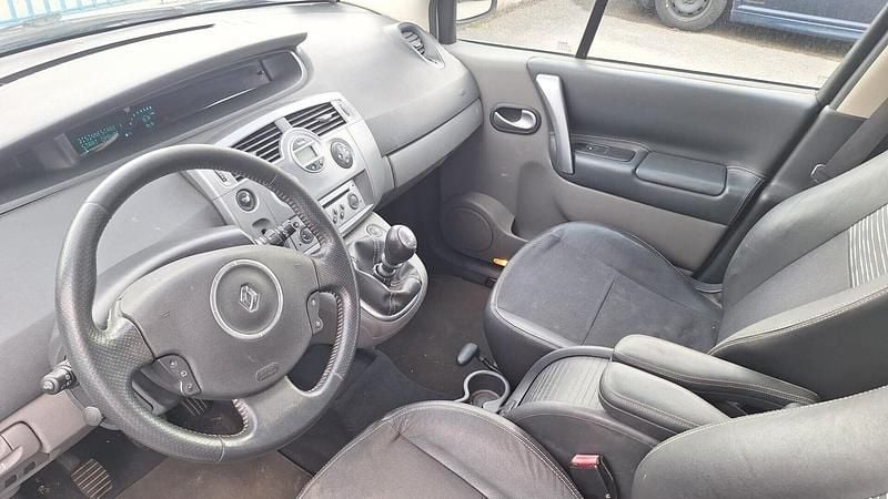 Usata Renault Scénic II 111 CV (81 kW) 2008 Argento Monovolume