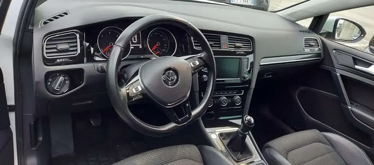 Usata VW Golf VII Highline 105 CV (77 kW) 2015 Berlina