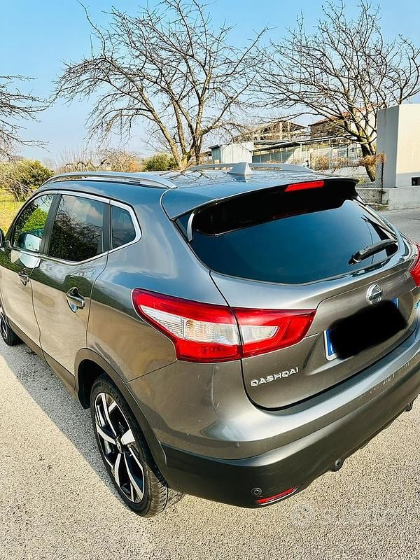 Usata Nissan Qashqai Tekna 110 CV (80 kW) 2015 Grigio SUV