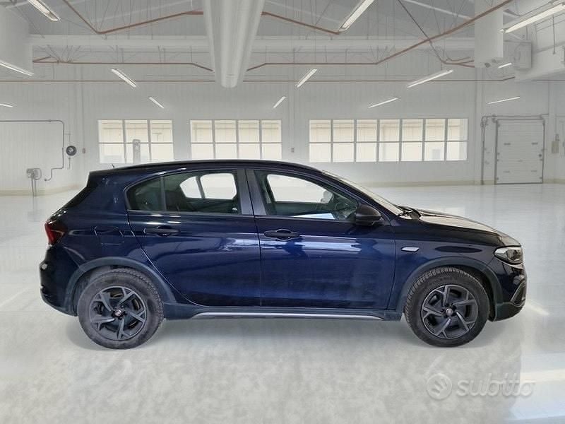 Usata Fiat Tipo Cross 130 CV (95 kW) 2022 Blu Berlina