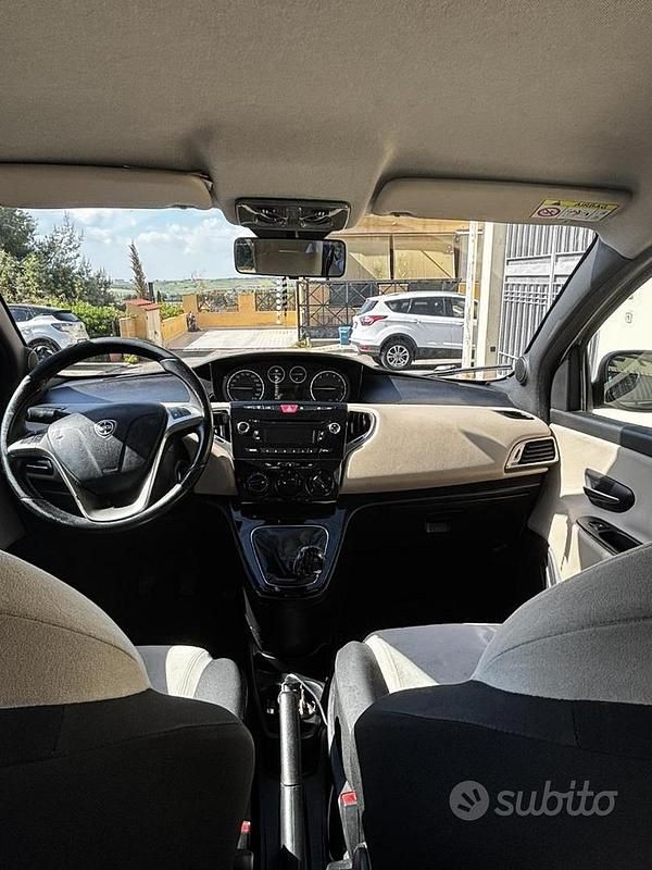 Usata Lancia Ypsilon 69 CV (50 kW) 2015 Marrone Utilitaria