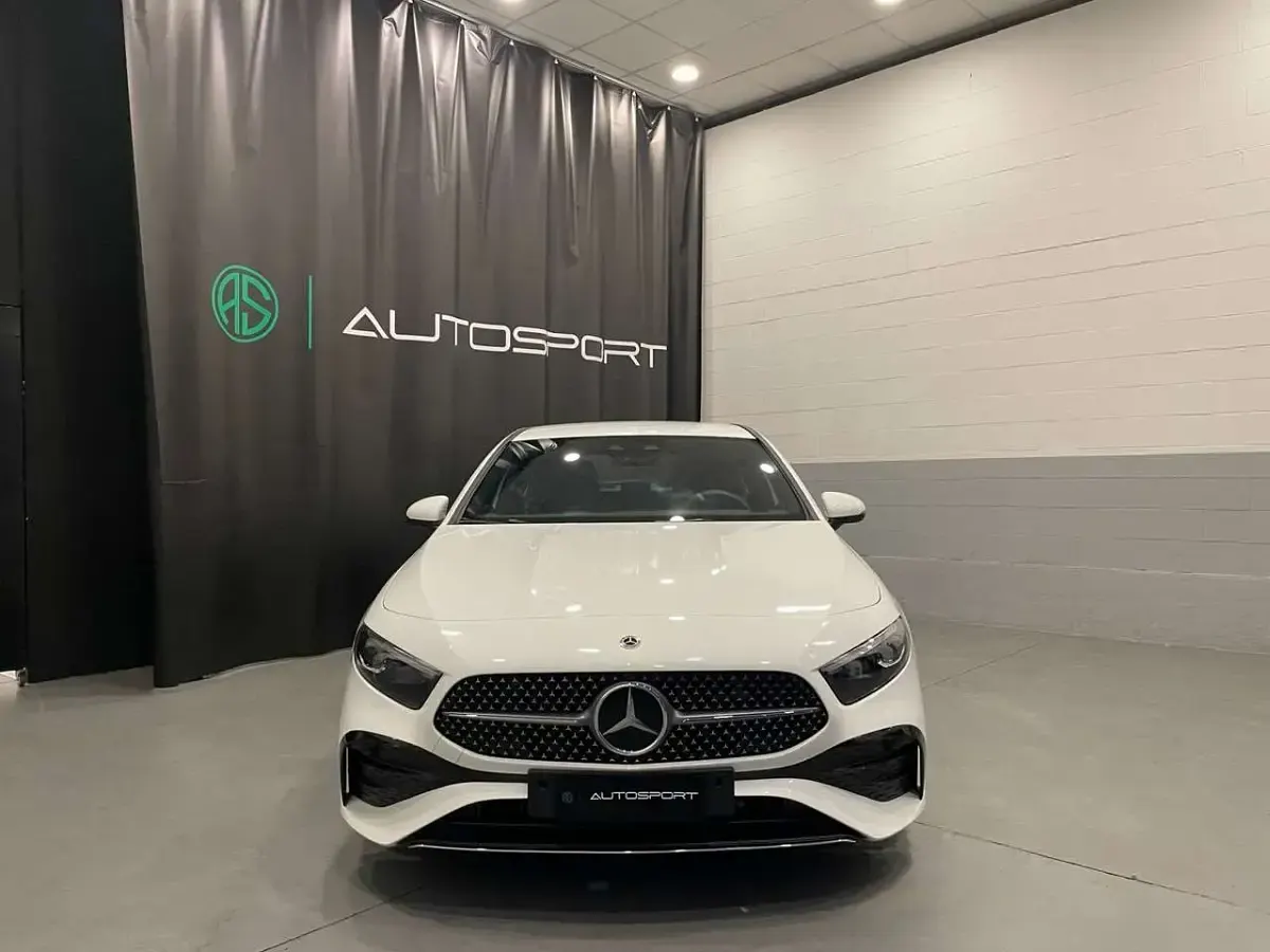 Usata Mercedes A200 AMG Line Premium 163 CV (119 kW) 2024 Bianco Utilitaria