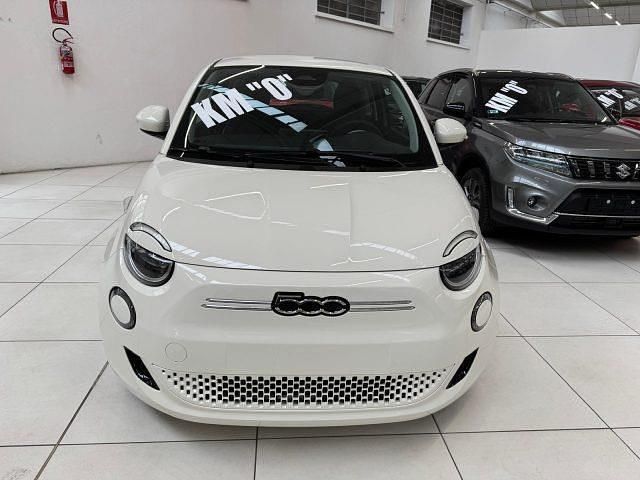 Ny Fiat 500e 69 kW (95 HK) 2025 Hvid Sedan