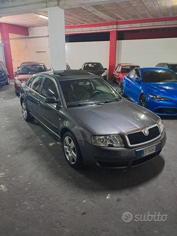 Usata 2005 Skoda Superb Tre volumi | 2000 € - Immagine 1/4