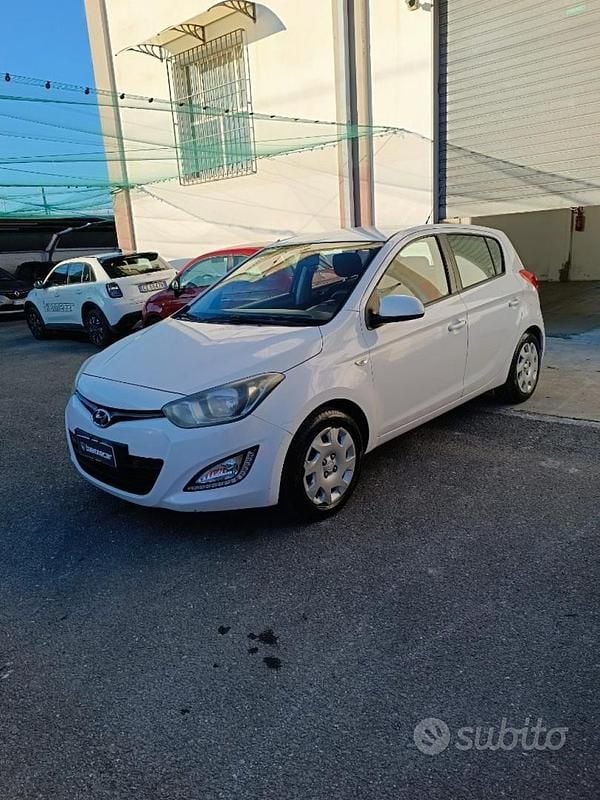Usata Hyundai i20 Edition 84 CV (61 kW) 2013 Bianco Utilitaria