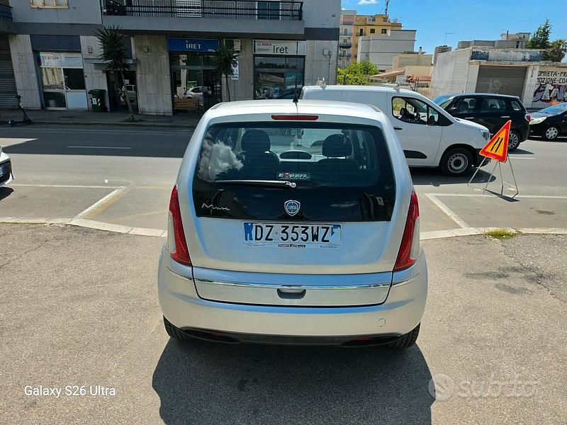 Usata Lancia Musa 90 CV (66 kW) 2010 Grigio Monovolume