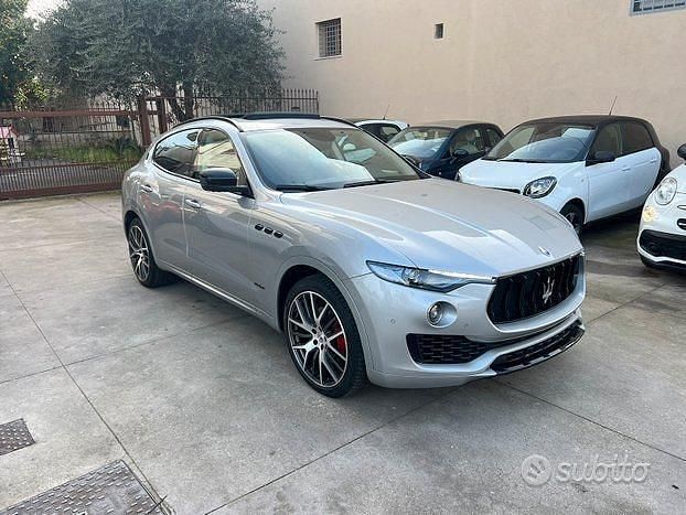 Usata Maserati Levante 275 CV (202 kW) 2017 Grigio SUV