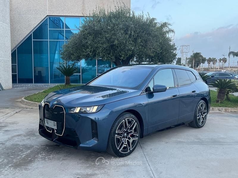 Nuova BMW iX M Sport 135 kW (184 CV) 2025 Blu SUV
