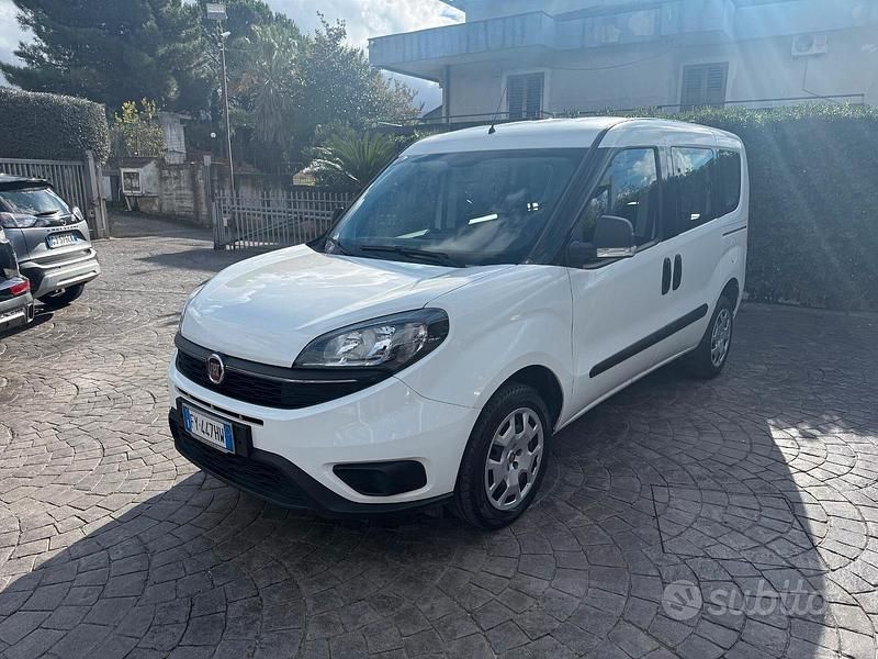 Usata Fiat Doblò Lounge 120 CV (88 kW) 2019 Bianco Monovolume