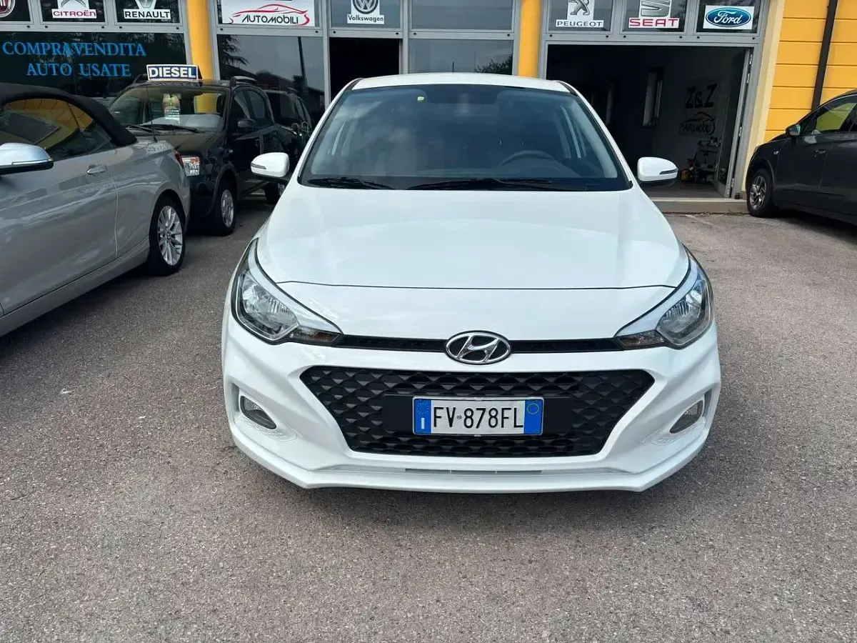 Usata Hyundai i20 75 CV (55 kW) 2019 Bianco Utilitaria