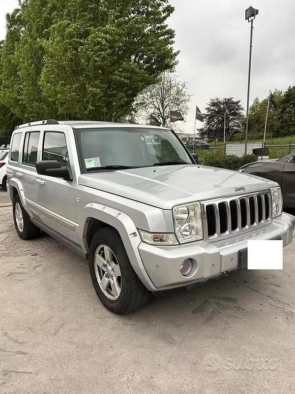 Usata Jeep Commander Limited 217 CV (159 kW) 2007 Grigio SUV