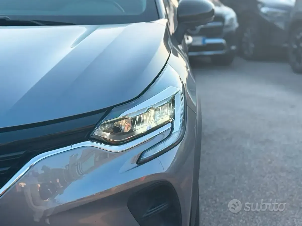 Usata Renault Captur Equilibre 91 CV (66 kW) 2023 Grigio SUV