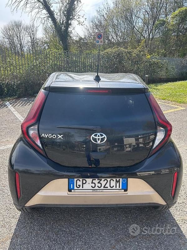 Usata Toyota Aygo X Trend 72 CV (52 kW) 2023 Beige SUV