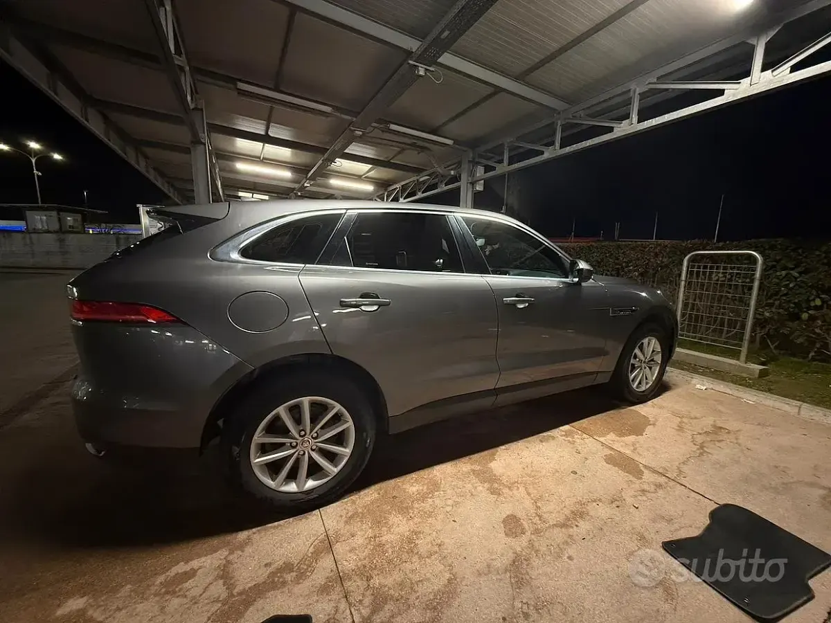 Usata Jaguar F-Pace 180 CV (132 kW) 2018 Grigio SUV