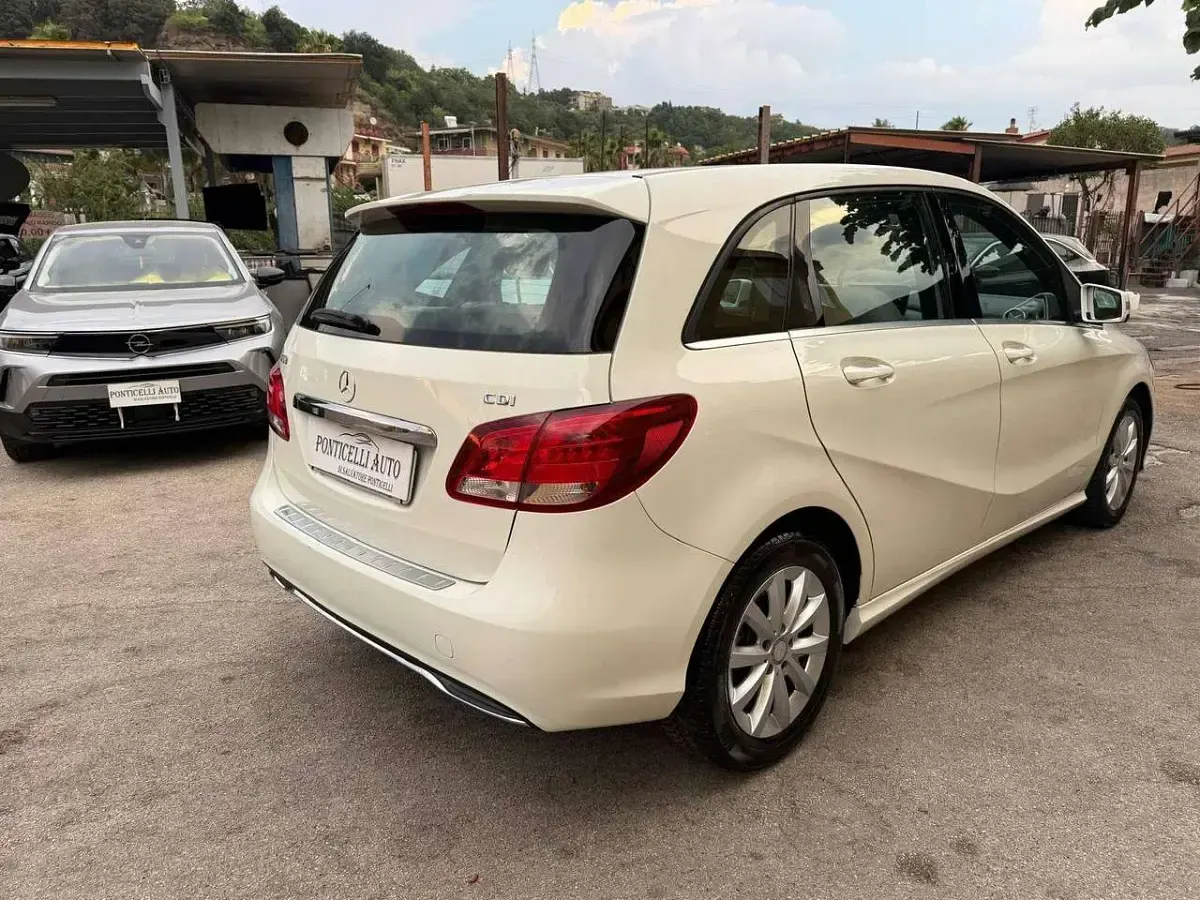 Usata Mercedes B160 Executive 90 CV (66 kW) 2015 Bianco Utilitaria