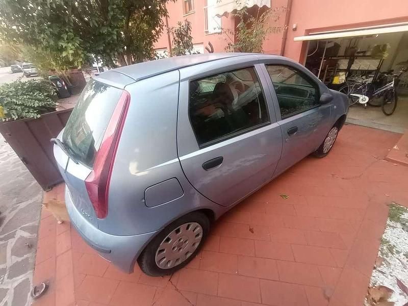 Blu/azzurro Usata 2010 Fiat Punto Classica Tre volumi | 2500 € (Super prezzo) - Immagine 1/4