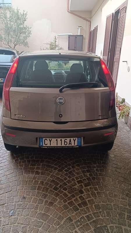 Usata Fiat Punto 69 CV (50 kW) 2005 Berlina