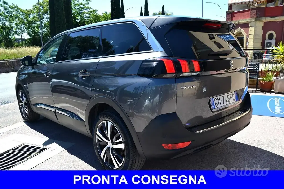 Usata Peugeot 5008 Allure 131 CV (96 kW) 2022 Grigio SUV