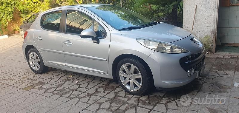 Usata Peugeot 207 90 CV (66 kW) 2008 Grigio Berlina