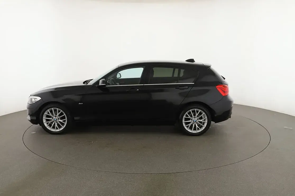 Begagnad BMW 118 Sport Line 136 HK (100 kW) 2016 Svart Halvkombi
