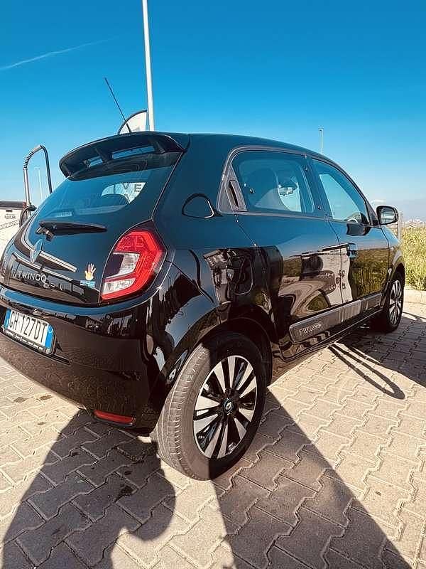 Usata Renault Twingo Zen 30 kW (42 CV) 2021 Nero Utilitaria