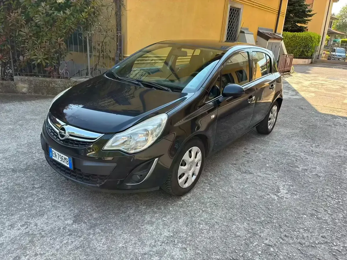 Usata Opel Corsa 85 CV (62 kW) 2012 Grigio Utilitaria