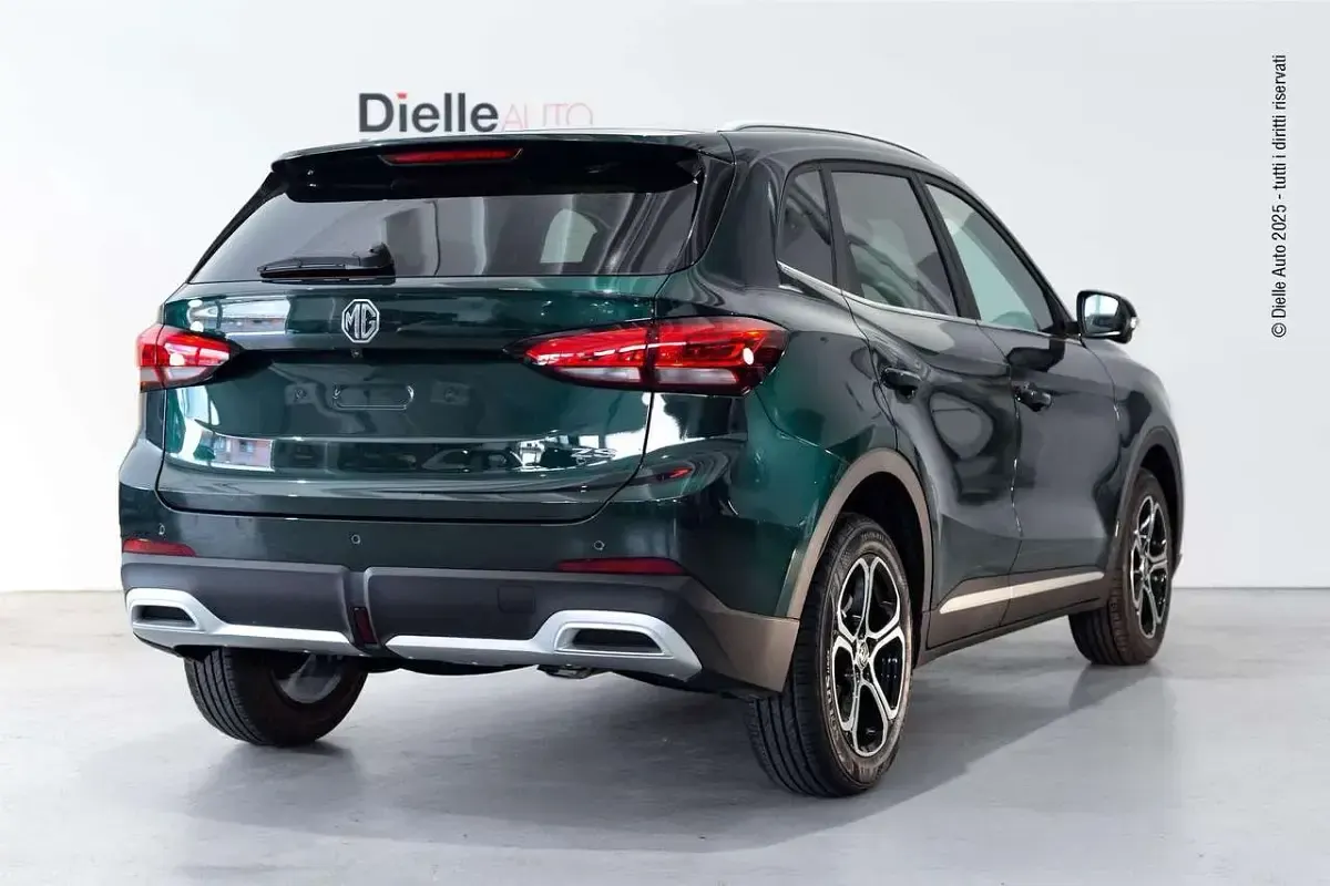 Nuova MG ZS Comfort 116 CV (85 kW) 2026 British green metallizzato SUV