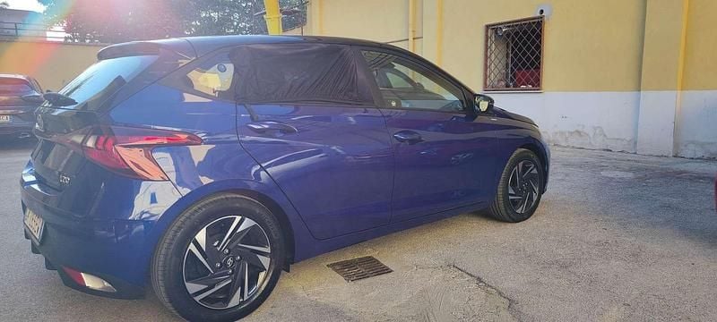 Usata Hyundai i20 82 CV (60 kW) 2022 Blu/azzurro Utilitaria