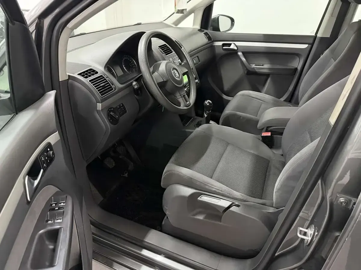 Usata VW Touran Comfortline 105 CV (77 kW) 2014 Grigio Monovolume