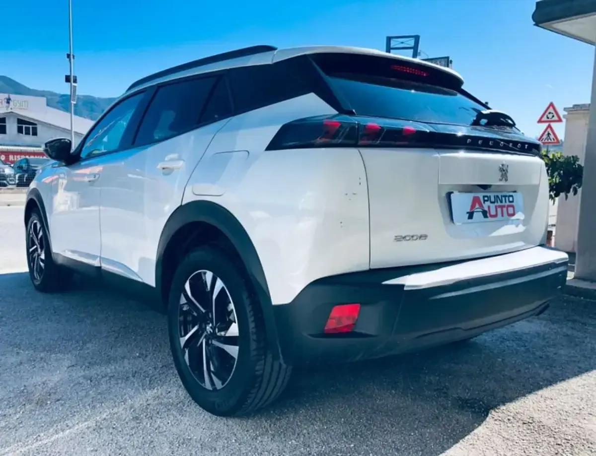 Usata Peugeot 2008 Allure 102 CV (75 kW) 2020 Bianco SUV