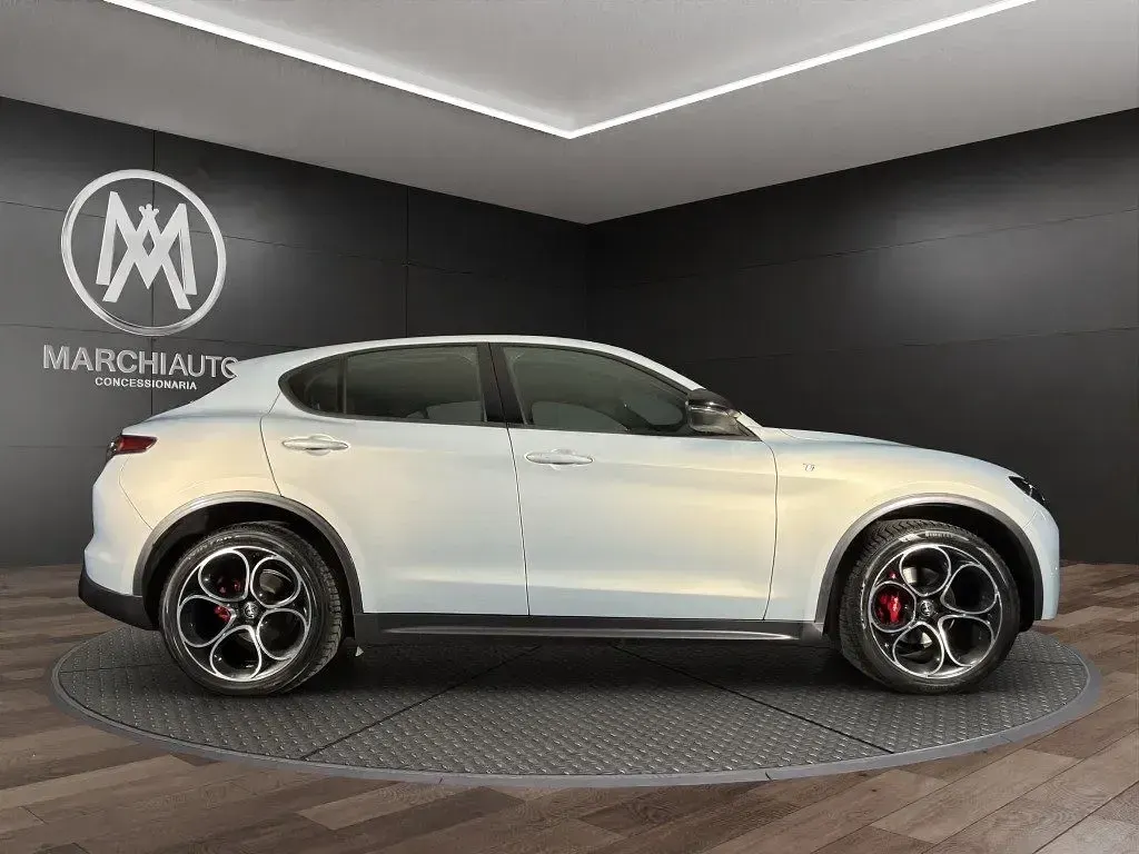 Usata Alfa Romeo Stelvio Ti 210 CV (154 kW) 2020 Rosso pastello SUV