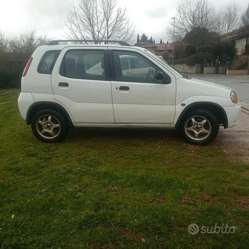 Usata Suzuki Ignis 83 CV (61 kW) 2000 Bianco Utilitaria