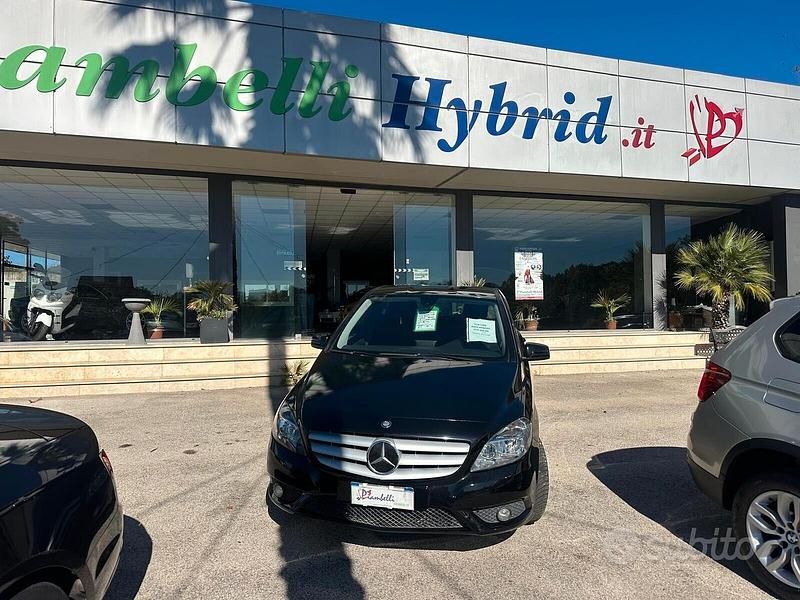 Nero Usata 2015 Mercedes B180 Premium Monovolume | 11.490 € (Molto cara) - Immagine 1/4