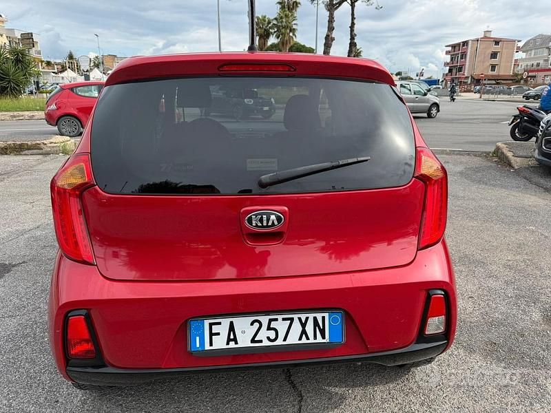 Usata Kia Picanto 67 CV (49 kW) 2015 Rosso Utilitaria