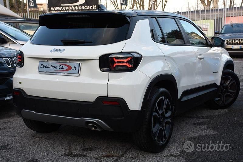 Usata Jeep Avenger Summit 101 CV (74 kW) 2024 Bianco pastello SUV