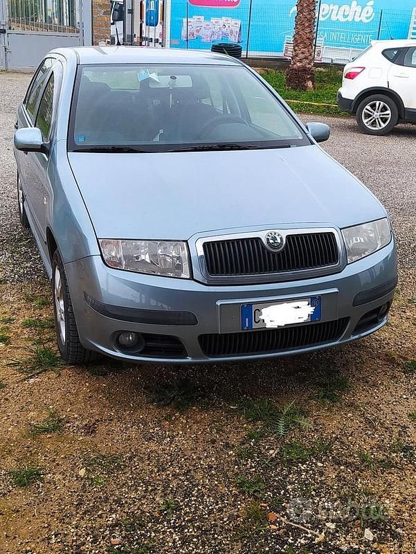 Grigio Usata 2005 Skoda Fabia Utilitaria | 3600 € - Immagine 1/4