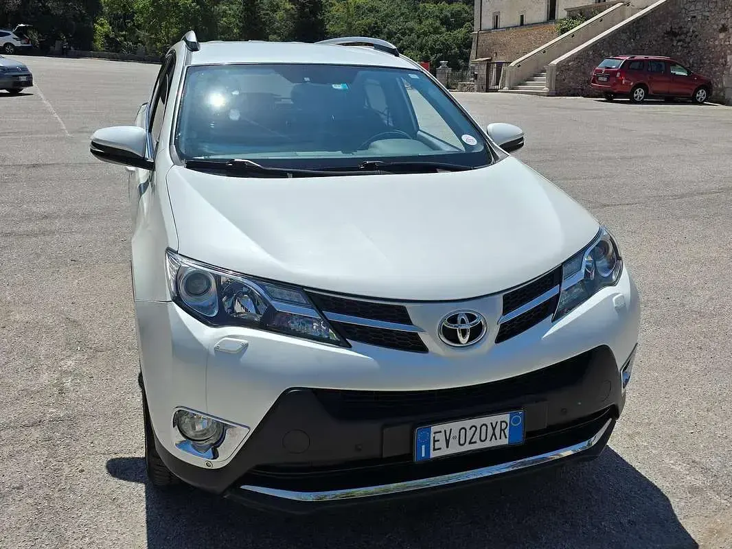 Usata Toyota RAV4 Active 124 CV (91 kW) 2014 Bianco SUV