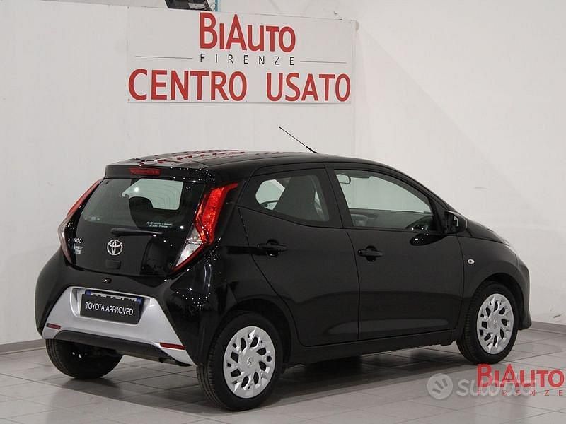 Usata Toyota Aygo X-play 72 CV (52 kW) 2020 Nero Utilitaria